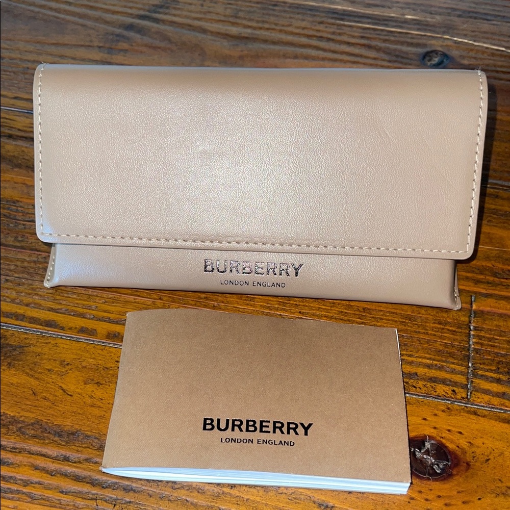 BURBERRY Leather Sunglasses Case fits oversized glasses in Tan and Velvet Cream